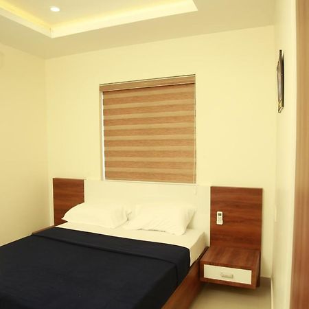 Dreams Residency Manjeri Buitenkant foto