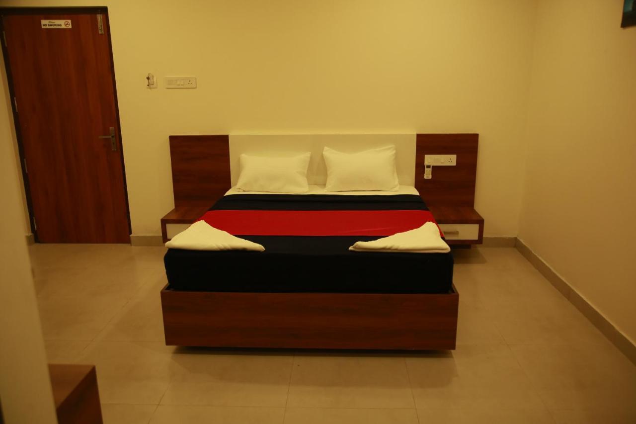 Dreams Residency Manjeri Buitenkant foto
